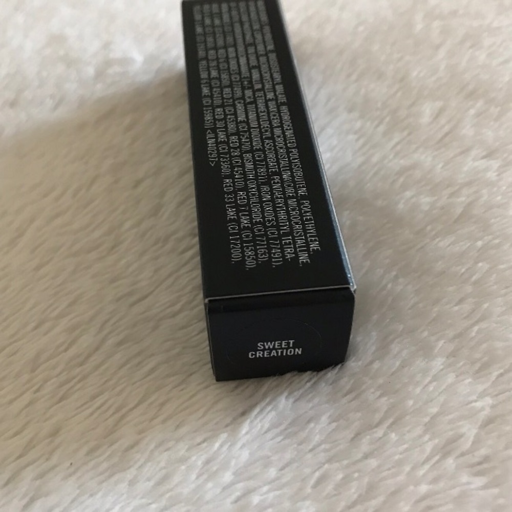 MAC Huggable Lipcolour - Set of 3 - Picture 2 of 4